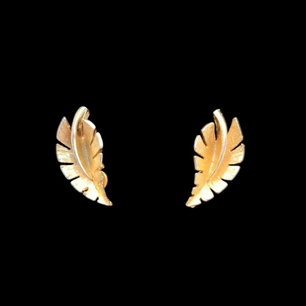 Vintage Clip Gold Toned Leaf Textured Earrings